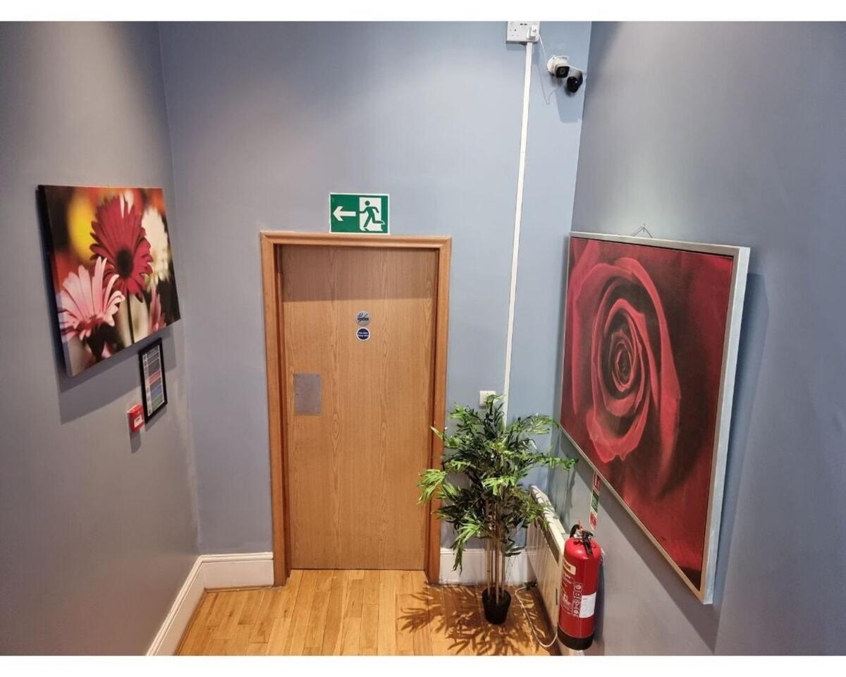 Апартаменти F101-First Floor Flat Fits 3 Near Hyde Park Лондон Екстер'єр фото